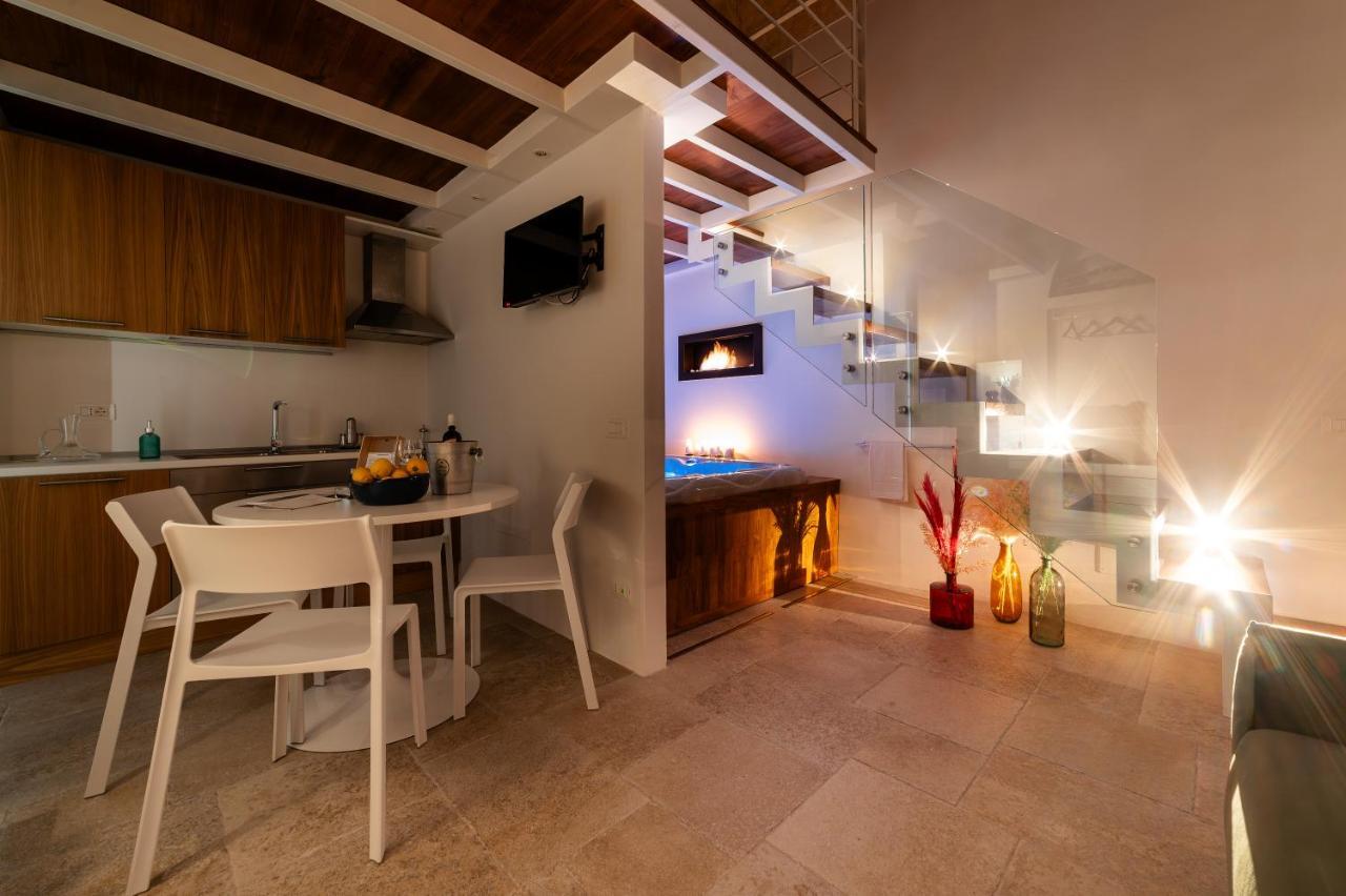 Old Court Luxury Suite&Spa By Monholiday Monopoli Bagian luar foto