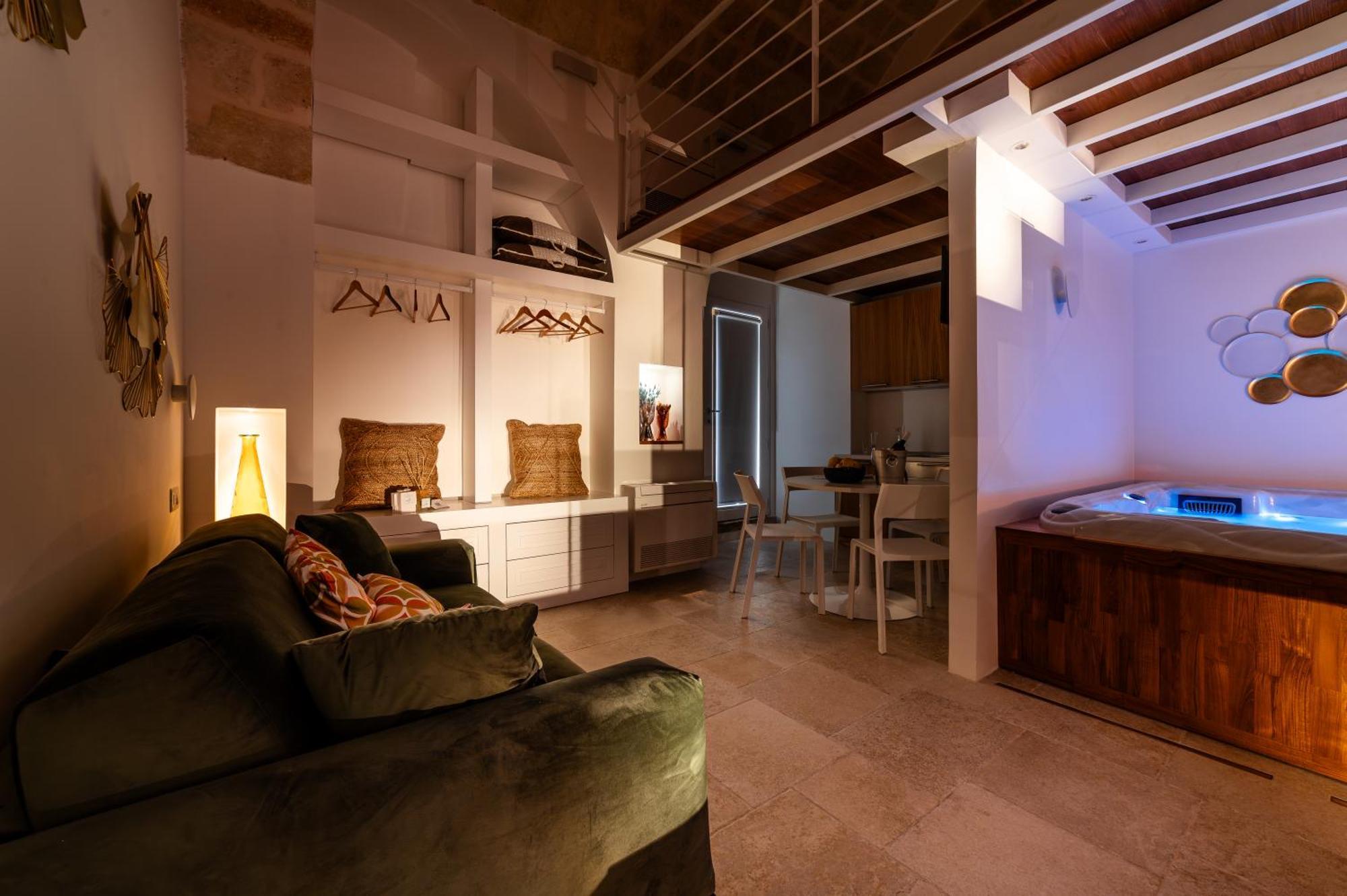 Old Court Luxury Suite&Spa By Monholiday Monopoli Bagian luar foto