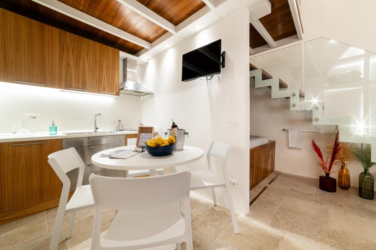 Old Court Luxury Suite&Spa By Monholiday Monopoli Bagian luar foto